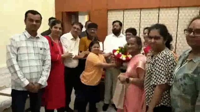 नंदनवन संस्थेच्या वतीने मुख्यमंत्री यांना जागेसंबंधी कार्यकर्त्यांनी दिले निवेदन