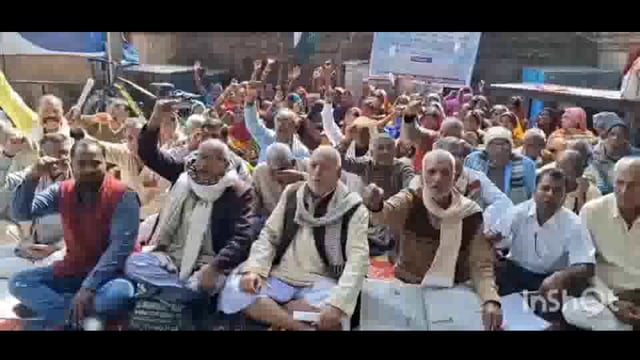 लखीसराय शहर के पुरानी बाजार रेलवे स्टेशन के समीप महागठबंधन के सभी दलों के द्वारा किया गया एकदिवसीय धरना प्रदर्शन