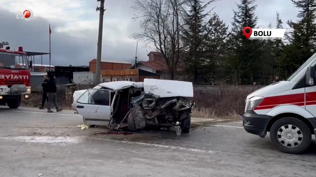 Forklifte Çarpan Otomobil Kağıt Gibi Ezildi 4 Yaralı