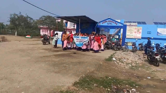 कामकाज ठप्प कर आशा एवं आशा फैसिलिटेटर संघ द्वारा 9 सूत्री मांगों को लेकर किया गया जोरदार प्रदर्शन