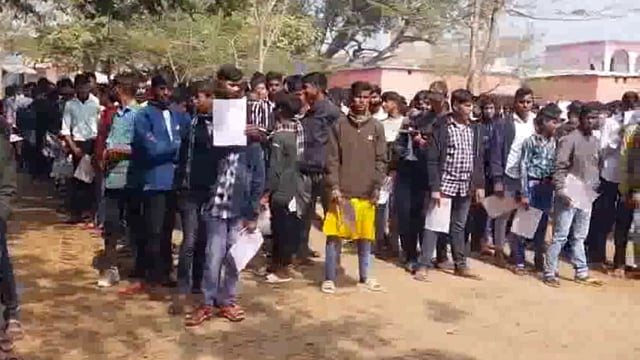 दूसरे दिन मैट्रिक की परीक्षा में प्रखंड एवं नगर पंचायत क्षेत्र के चारों परीक्षा केंद्रों पर 4290 परीक्षार्थियों ने परीक्षा दिया 80 परीक्षार्थी अनुपस्थित पाए गए।