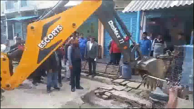रेडी पटरी आतिक्रमण को लेकर नगर पालिका व तहसील प्रशासन हुआ सख्त गरजा बुलडोजर
