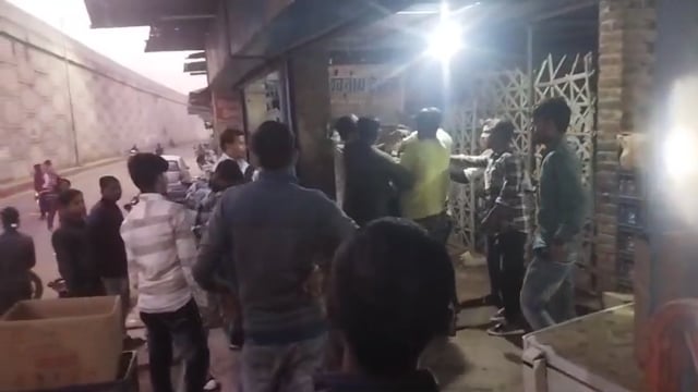 जालौन जिले के कालपी में दो पक्षों में जमकर चले लातघूंसे 