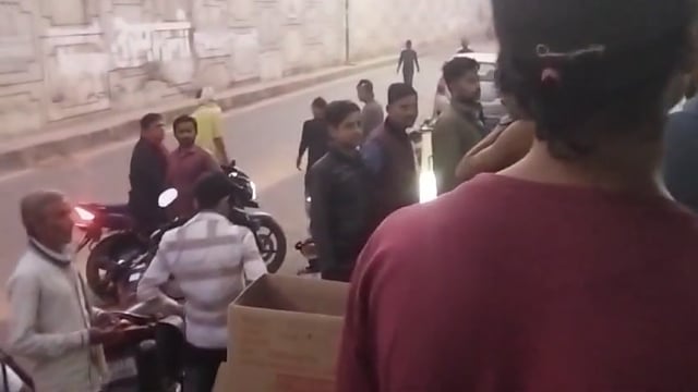 जालौन जिले के कालपी में दो पक्षों में जमकर चले लातघूंसे 