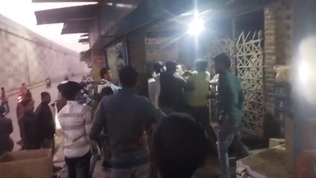 जालौन जिले के कालपी में दो पक्षों में जमकर चले लातघूंसे 