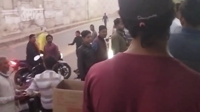 जालौन जिले के कालपी में दो पक्षों में जमकर चले लातघूंसे 