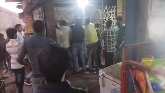 जालौन जिले के कालपी में दो पक्षों में जमकर चले लातघूंसे 