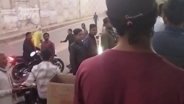 जालौन जिले के कालपी में दो पक्षों में जमकर चले लातघूंसे 