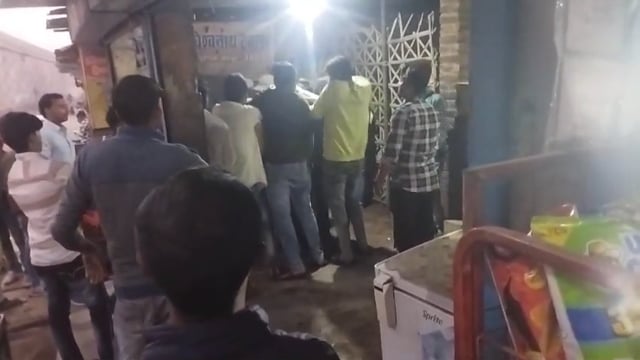 जालौन जिले के कालपी में दो पक्षों में जमकर चले लातघूंसे 