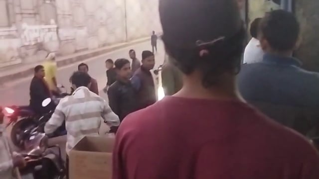 जालौन जिले के कालपी में दो पक्षों में जमकर चले लातघूंसे 