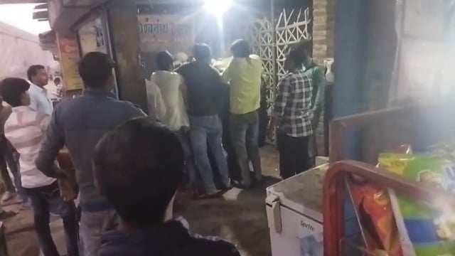 जालौन जिले के कालपी में दो पक्षों में जमकर चले लातघूंसे 