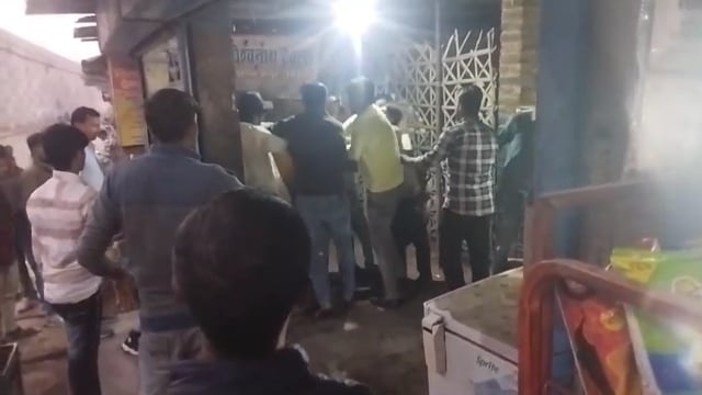 जालौन जिले के कालपी में दो पक्षों में जमकर चले लातघूंसे 