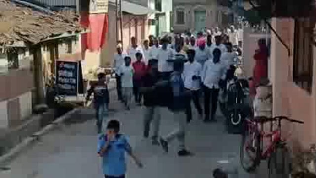 घराबाहेर राहून बारा दिवस कार्यकर्त्यांच्या बरोबर दिवंगत नेते आर आर पाटील यांचे सुपुत्र रोहित पाटील हे राहिले