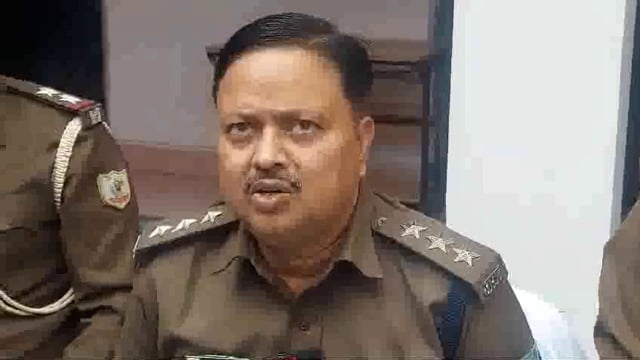 साहिबगंज में रेलकर्मी राजकुमार चंदन हत्या कांड मामले का पुलिस ने किया खुलासा , पत्नी सहित तीन आरोपी गिरफ्तार ।
