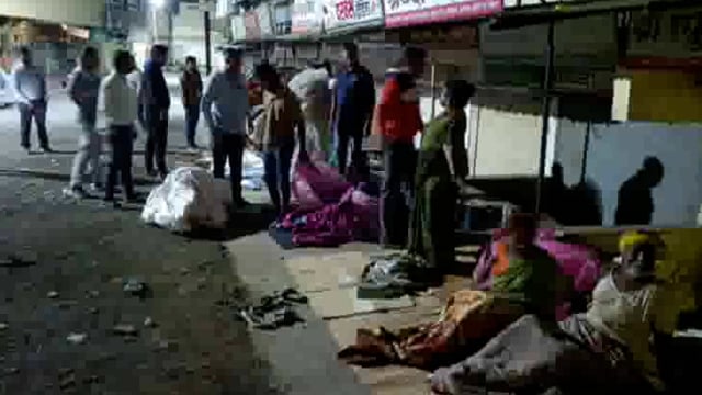 घुमंतकांना मनपाने शहरातून उचलून सोडले बेड्यावर,मनपाच्या अतिक्रमण विभागाची कारवाई