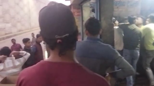 जालौन जिले के कालपी में दो पक्षों में जमकर चले लातघूंसे 