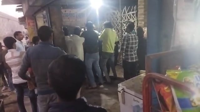 जालौन जिले के कालपी में दो पक्षों में जमकर चले लातघूंसे 