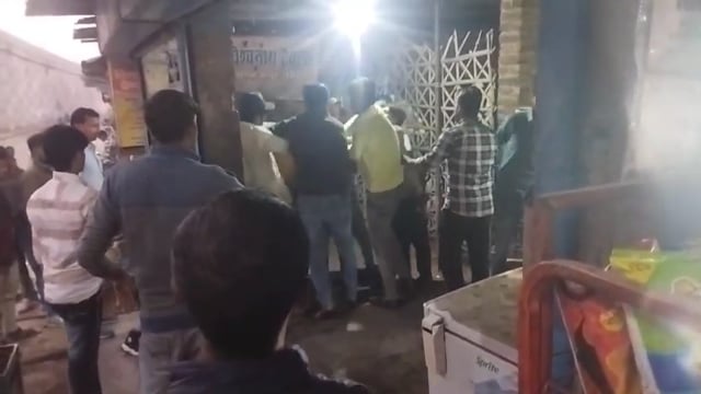 जालौन जिले के कालपी में दो पक्षों में जमकर चले लातघूंसे 