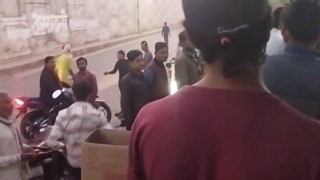 जालौन जिले के कालपी में दो पक्षों में जमकर चले लातघूंसे 