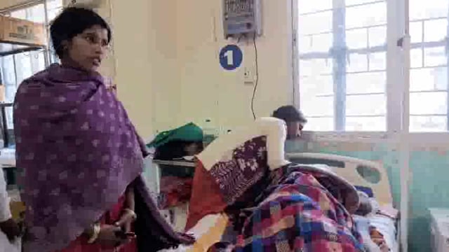 बदमाशो ने महिला के साथ मारपीट कर सुनसान इलाके में मृत समझकर फेका।