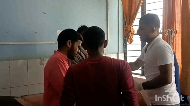 लखीसराय नगर थाना क्षेत्र के दामोदरपुर मुख्य मार्ग पर ई रिक्शा पलटने से दो लोग गंभीर रूप से जख्मी 