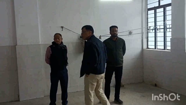 सदर अस्पताल परिसर की द्वितीय तल स्थित कमांड एंड कंट्रोल रूम स्थापित किए जाने को लेकर सिविल सर्जन ने किया निरीक्षण