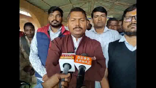 बलरामपुर डिप्टी कलेक्टर सतीश चौधरी को पटवारी सामने हटाने की कर रही है मांग जिला से बाहर हटाने को कर रही है मांग