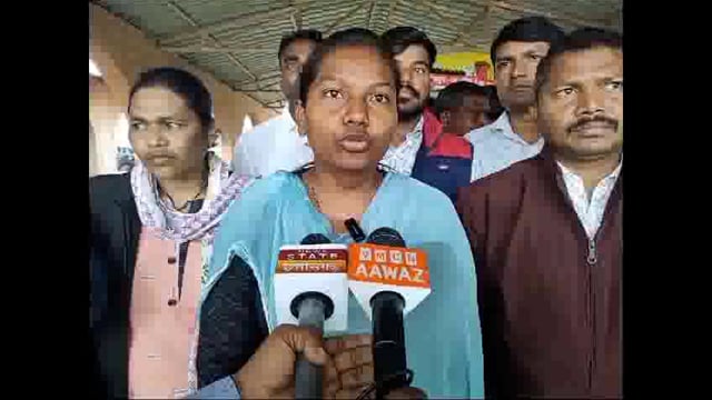 पटवारी संघ के द्वारा डिप्टी कलेक्टर शशि चौधरी को जिला से बाहर करने की किया जा रहा है मांग