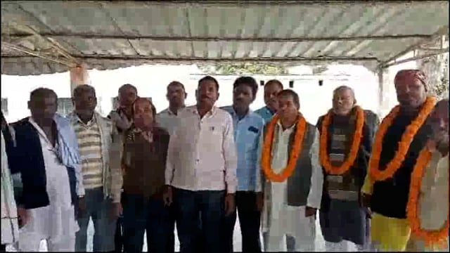 कुंवर सिंह उद्यान में हुई बैठक ऑटो यूनियन का चुनाव हुआ संपन्न 8वी बार निरविरोध चुने गए कृपा शंकर पाठक अध्यक्ष