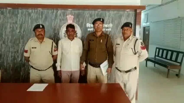 शक्ति पुलिस की अवैध शराब पर कार्यवाही एक आरोपी को अवैध शराब बिक्री हेतु ले जाते  कसेर पारा से किया गिरफ्तार