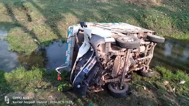 नरहट दरगाही  बीघा के निकट 40फिट गड्ढे में जा गिरा पिकअप बाल बाल बचे 