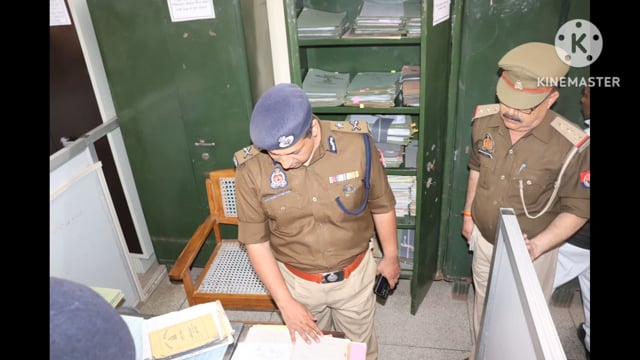 जनपद फिरोजाबाद की वार्षिक निरीक्षण के दौरान कार्यालय पर दीपक कुमार आईपीएस to पहुंचे निरीक्षण में