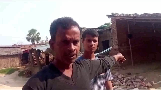 रिहायशी मकान के भरभरा कर गिरने से लोग बाल बाल बच्चे