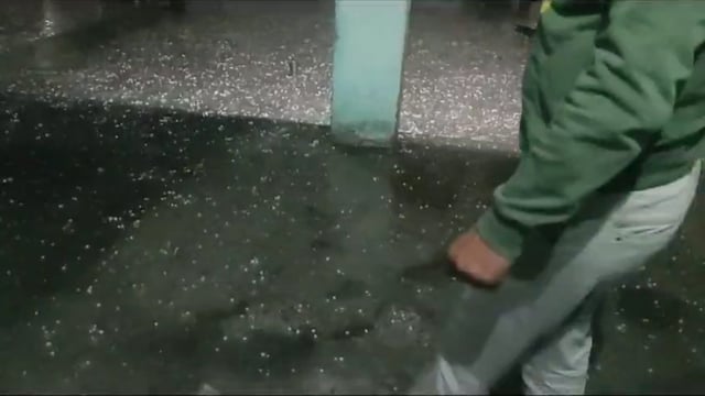 गोवर्धन तहसील क्षेत्र के गांवों में तेज बरसात के साथ पड़े ओले किसानों के ऊपर अाई आफत