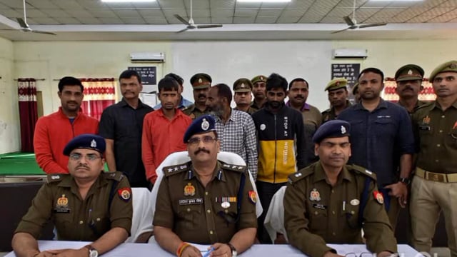एटा पुलिस ने मादक पदार्थ की तस्करी करने वाले गिरोह को पकडा