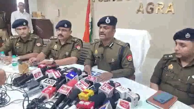 आगरा पुलिस कमिश्नर जे रविंद्र गौर जी प्रेस कॉन्फ्रेंस आगरा पुलिस द्वारा 70 वर्ष में हजारों वेरिफिकेशन किए गए