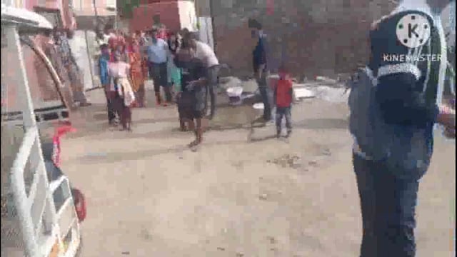 ई रिक्शा चालक ने लगाया होमगार्ड पर रिश्वत मांगने का आरोप

ई रिक्शा चालक ने पत्नी और बच्चों पर छिड़का पेट्रोल, लोगों ने पानी डाल बचाया