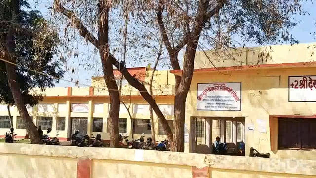 रामगढ़ चौक प्रखंड के दो परीक्षा केंद्रो पर कुल 2006 छात्र-छात्राओं में 80 रहे अनुपस्थित।