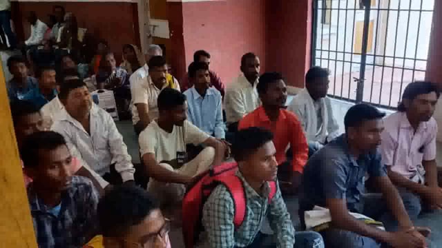 वेडा दिसला तर त्याला दगड मारू नये उलट त्याच्या योग्य उपचारासाठी प्रयत्न करावे - न्यायाधीश र. ना. बावनकर