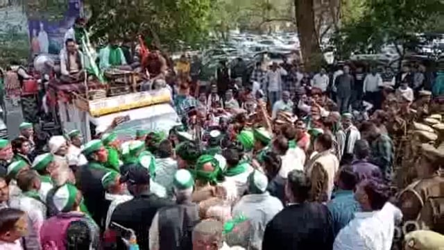 15 सूत्रीय मांगों को लेकर किसान पहुंचे जिला अधिकारी कार्यालय किसानों ने राष्ट्रपति के नाम जिला अधिकारी को सोपा ज्ञापन