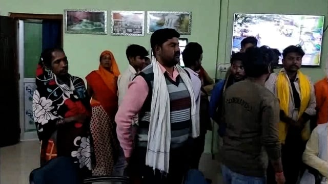 सफाई कुर्मी मजदूरी को लेकर चेयरमैन प्रतिनिधि से मिले एनजीओ से अधिकारी का मिली भगत का लगाया गया आरोप 