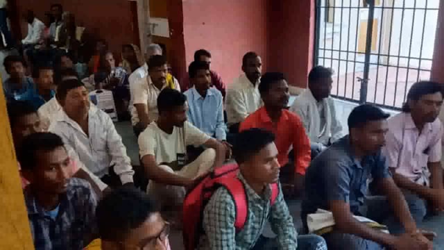 वेडा दिसला तर त्याला दगड मारू नये उलट त्याच्या योग्य उपचारासाठी प्रयत्न करावे - न्यायाधीश र. ना. बावनकर