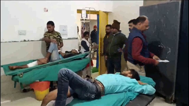 ऑटो एवं बाइक की टक्कर में दो युवक एवं एक 26 वर्षीय महिला जख्मी, प्राथमिक उपचार के बाद भागलपुर किया गया रेफर