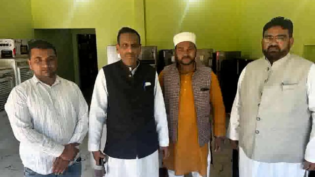 पीरान कलियर मै रहमतपुर रोड पर नाजिम चेयरमैन जी ने किया फर्नीचर शोरूम का उद्घाटन 