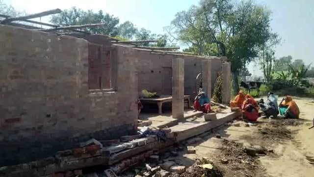 गोंडा :मकान का छज्जा गिरने से पंचायत सहायक की हुई मौत