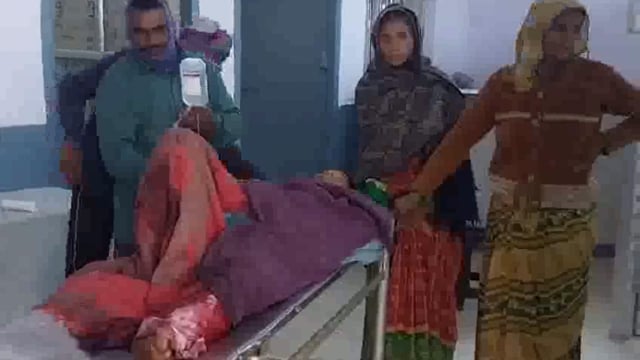 पिकअप वाहन के ठोकर से जख्मी 40 वर्षीय महिला की मौत इलाज के दौरान हो गई, महिला की मौत के बाद परिजनों में मातम छाया हुआ है