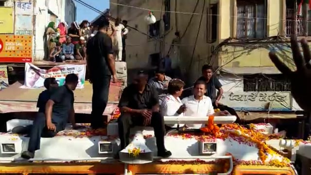 24, 2 ,24 पूर्व में भारतीय राष्ट्रीय कांग्रेस पूर्व अध्यक्ष राहुल गांधी जी की यात्रा आगमन हुआ फवारा कोतवाली के सामने 