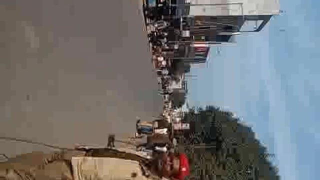 अखिलेश का काफिला पहुचा 