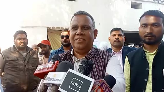 पुर ग्राम सभा मे आयोजित राजेश सिंह दयाल के 28वा स्वास्थ्य शिविर में उमड़ी लोगो की भीड़