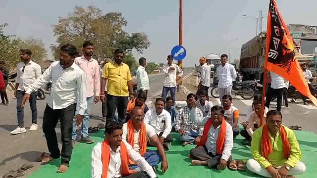नांदेड-लातूर हायवेवरील जाणापुरी येथे मनोज जरांगे पाटिल यांच्या समर्थनार्थ सकल मराठा समाजाचा रास्ता रोको आंदोलन